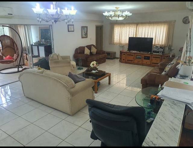 5 BEDROOM HOUSE FOR SALE IN LA LUCIA RIDGE